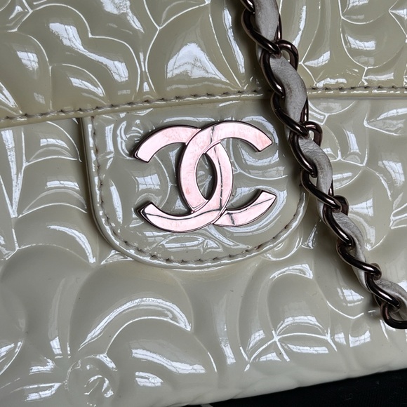 Authentic Chanel Chain Flap Bag Camellia Patent East West - Picture 3 of 16